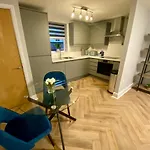 Superb City Centre Apartment In Riverside Complex