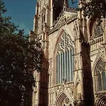 Superb City Centre Apartment In Riverside Complex Apartamento York