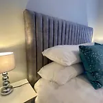 Superb City Centre Apartment In Riverside Complex شقة يورك