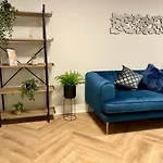 Superb City Centre Apartment In Riverside Complex *