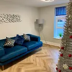 Superb City Centre Apartment In Riverside Complex يورك