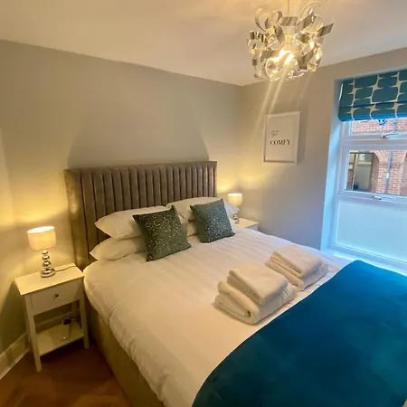 Superb City Centre Apartment In Riverside Complex *